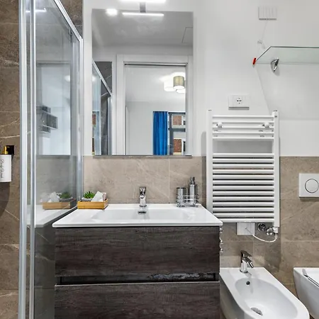 Washington Building - 4 Posti Милан